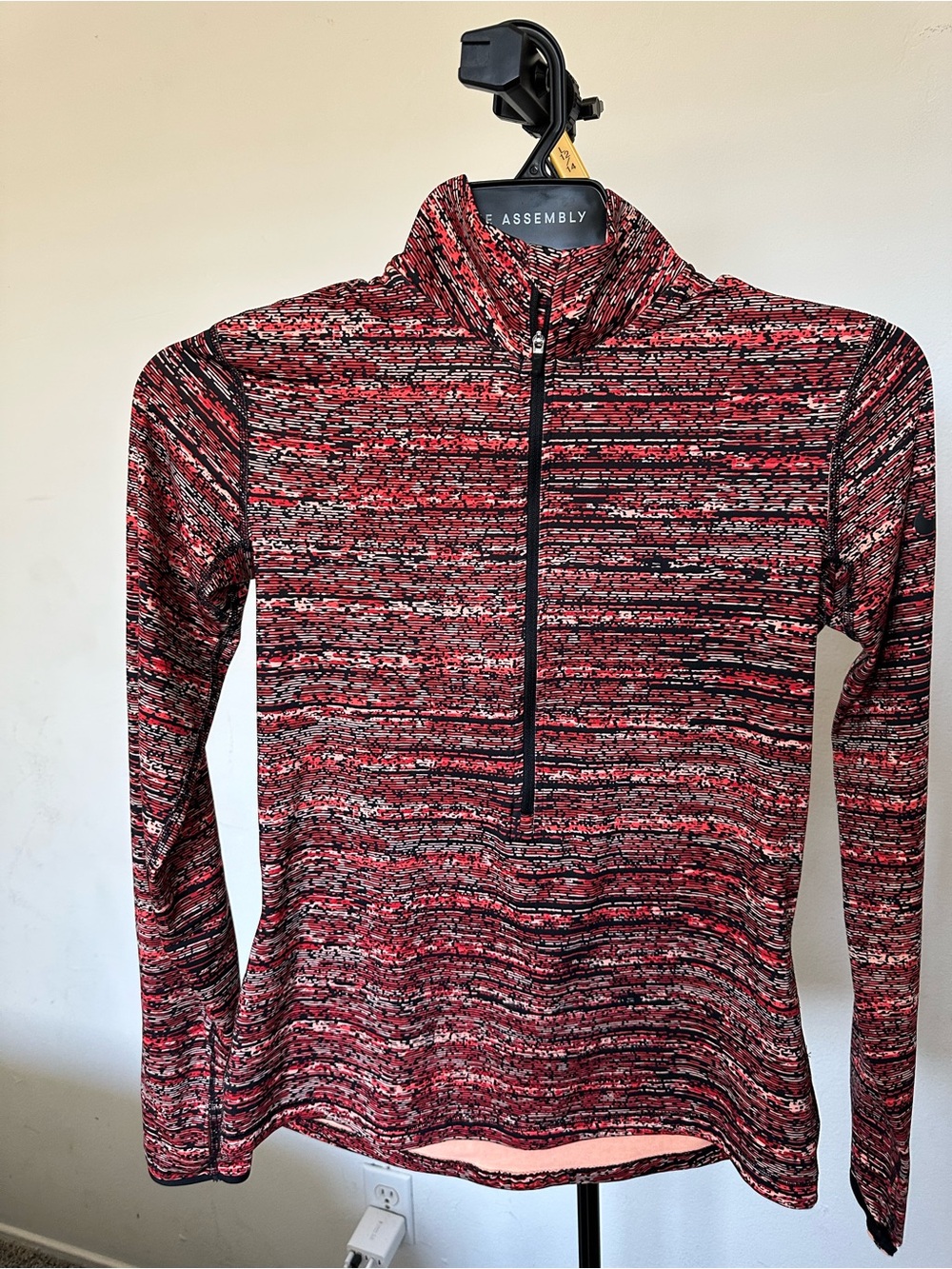 Nike pro dri fit Women's Red Patterned Quarter-Zip Active Top